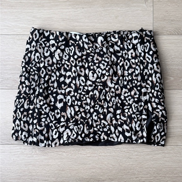 H&M Dresses & Skirts - H&M Black and White Animal Print Mini Skirt